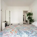 And Cozy Parisian * פריז