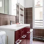 And Cozy Parisian * פריז