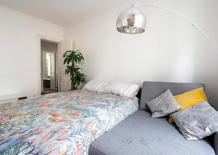 Apartment And Cozy Parisian Paris